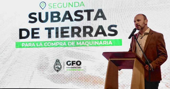 Fernández Oro recaudó $285.300 millones en la segunda subasta de tierras para comprar maquinaria