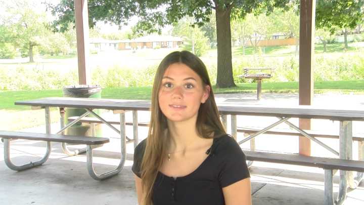 Lincoln high schooler offering parents a school pickup service this year