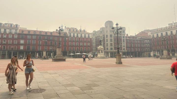 Una nube de humo por los incendios cubre Valladolid: "Cerrar ventanas y evitar deporte al aire libre"