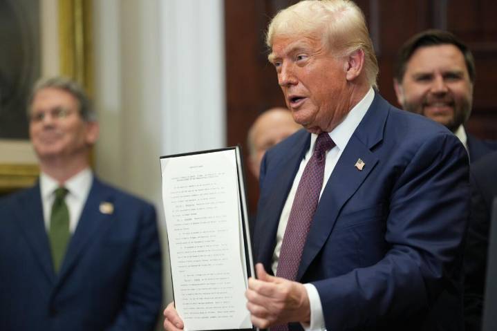 Trump eleva los aranceles a Canadá del 25 al 35 % a partir del viernes