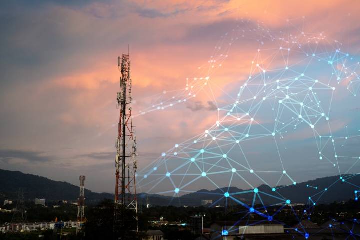 AT&T Stock: An Intelligent Spectrum Deal (NYSE:T)