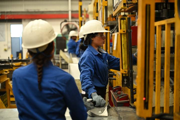 A la espera de la jornada de 40 horas semanales, joven empresario propone trabajar 14 horas diarias para ser competitivos