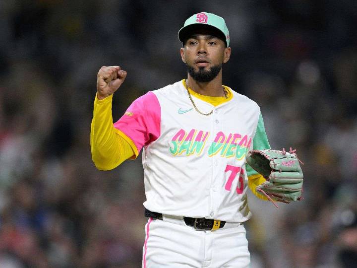 Robert Suárez salvó en triunfo crucial de los Padres