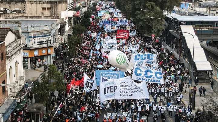 San Cayetano: La CGT y organizaciones sociales marcharon a Plaza de Mayo: "El ajuste no debe basarse en la destrucción del empleo"