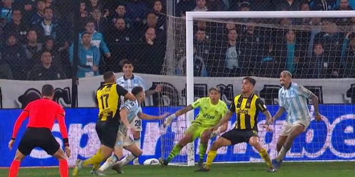 La Conmebol publicó el audio del VAR del penal a Maravilla Martínez en Racing