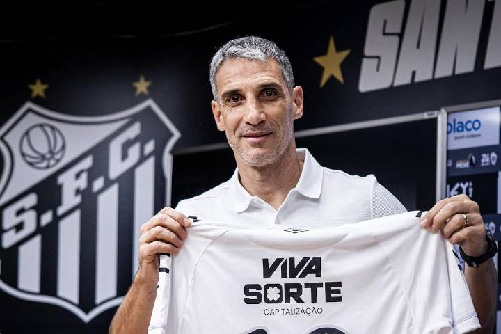 “Voy a aprender con Neymar”. Vojvoda fue presentado en Santos, que recurre a otro argentino para escapar del descenso