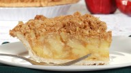 Torta crumble con manzana caramelizada y canela: deliciosa y perfecta para este domingo en la tarde