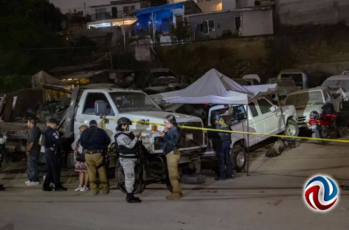 Menores disparan contra policías; escapaban en auto robado