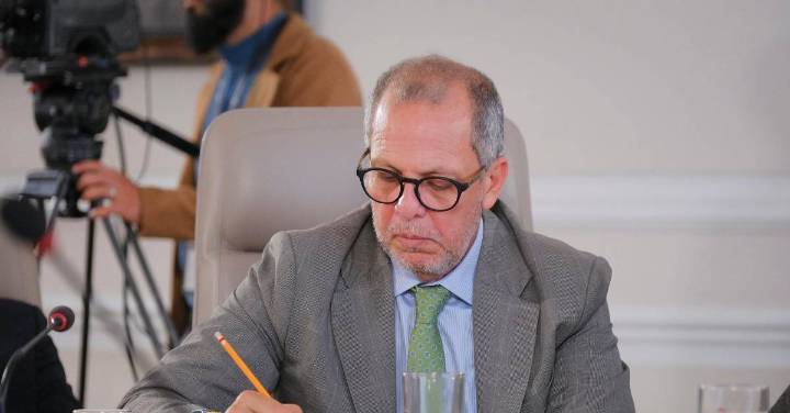 Los detalles de la suspensión de la Procuraduría que esquivó Alfredo Saade por el lío de los pasaportes