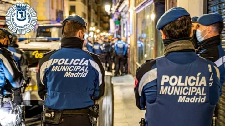 Denuncian en Usera un bar convertido en 'after' y hostal ilegal con peleas, drogas y trabajadores sin contrato