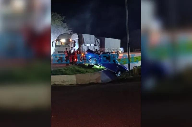 Ruta 34: Perdió el control de su camioneta y terminó en un desagüe pluvial