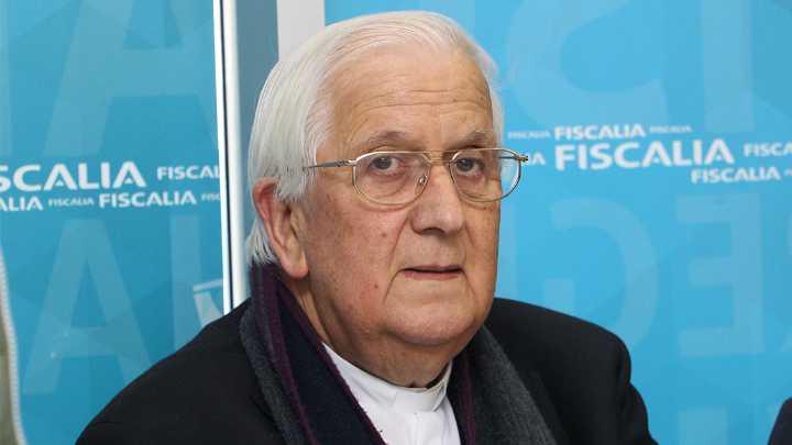 El obispo emérito Alejandro Goić fue internado de urgencia