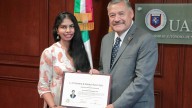 Estudiante india se gradúa con honores en Doctorado de la UANL