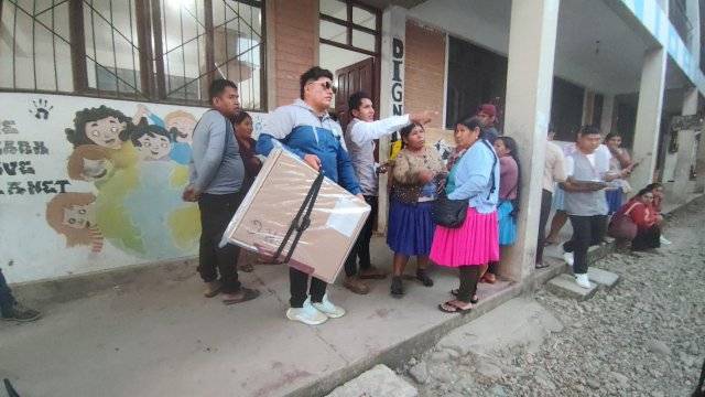 Bolivia acude a las urnas en medio de denuncias de campaña sucia y llamados a votar nulo