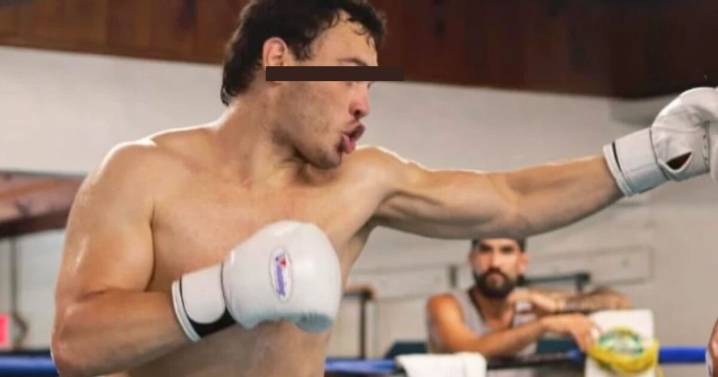 Rodeado por el ICE: La primera imagen de Julio César Chávez Jr. tras su deportación