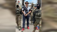 Insólito: embajador de EUA exhibe foto de JC, esposado
