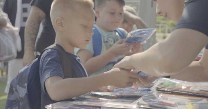 16Th Annual Ready-Set Back 2 School fair provides thousands of Kern County students with supplies