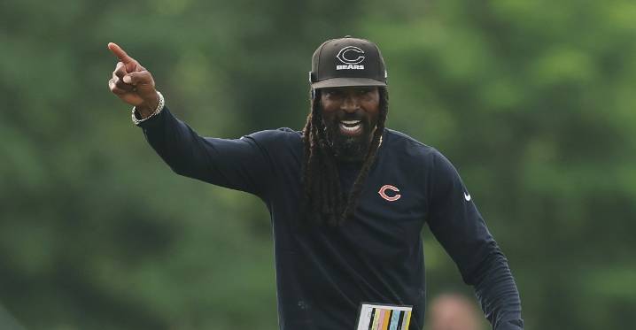 Declan Doyle and Al Harris called plays in the second half for the Bears