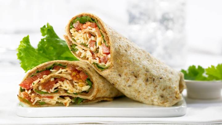 Mujer demanda a su restaurante favorito en Nueva York por insólito elemento encontrado en su wrap