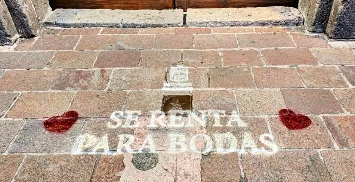 Sancionan al artista Juan Maíz por intervención en Palacio Clavijero de Morelia