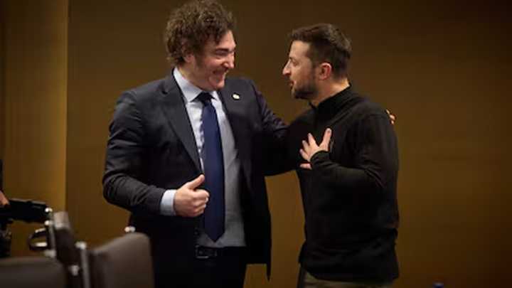 Javier Milei habló con Volodimir Zelenski y evalúa viajar a Ucrania
