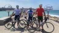 Dos familias asturianas unen en bicicleta el Cabo Peñas y Tarifa: «Es una forma de pasar tiempo con mi padre y compartir una afición»