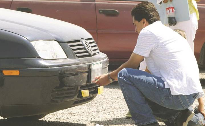 De cuánto es la multa por circular sin placas en Edomex