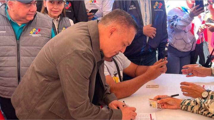 Rectores del CNE participan en jornada de alistamiento en Caracas