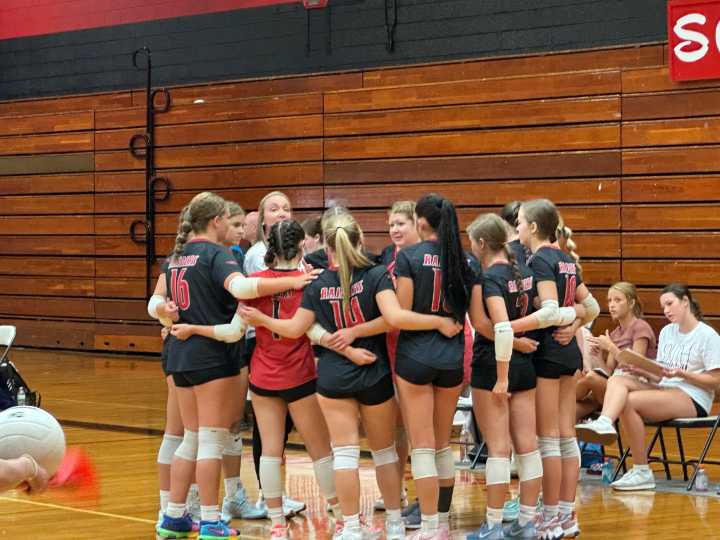 High school volleyball: With 8 seniors, Raiders plan on big season