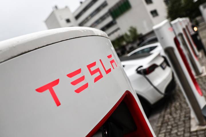 Elon Musk anuncia que Tesla puede lanzar en septiembre un nuevo modelo avanzado del FSD