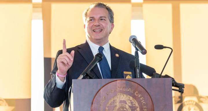 Jimmy Patronis bucks delegation colleagues, backs mid-decade redistricting in Florida