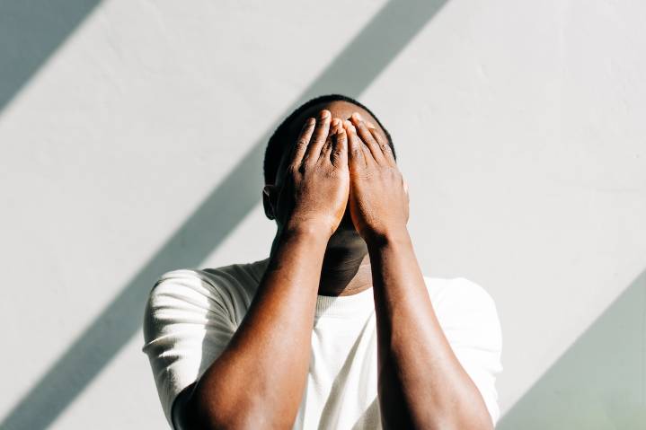 Dear Abby: My girlfriend cares more about her ex than me. Is this a red flag?
