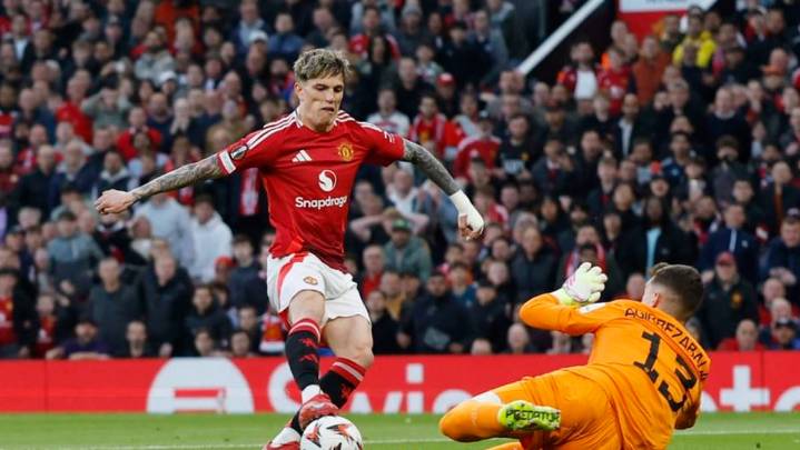Chelsea sign forward Garnacho from Manchester United