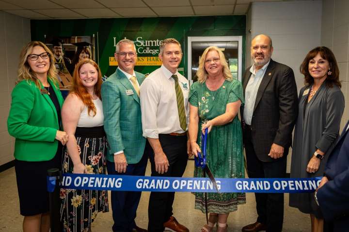 Lake-Sumter State College Opens Lakehawks’ Harvest Student Food Pantry