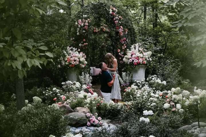 Taylor Swift y Travis Kelce anuncian su compromiso