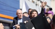 Atacan a presidente de Argentina, Javier Milei, y es evacuado de un acto electoral