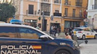 Detenido en Badajoz por tirar mesas y sillas de la terraza de un bar e insultar a los clientes