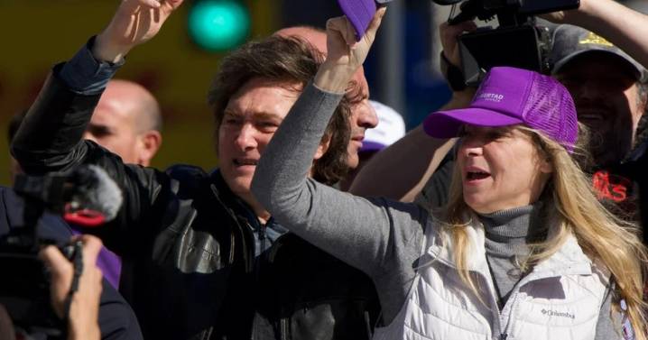 Video. Así fue el ataque a la caravana de Javier Milei en Lomas de Zamora, durante un acto de La Libertad Avanza