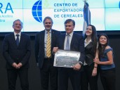 Distinguieron a Manuel Otero por su defensa de los valores esenciales de la agricultura y por su visión internacional