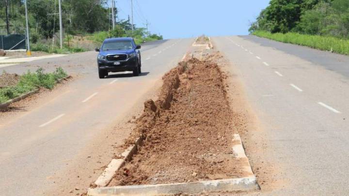 Desconocen Alcaldesa de Mazatlán y Secretario sobre permiso para construir camellón en Avenida Mario Huerta