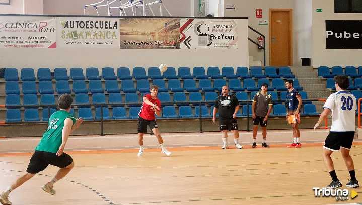 El BM Salamanca comienza a carburar aunque no puede con el ULE Ademar León