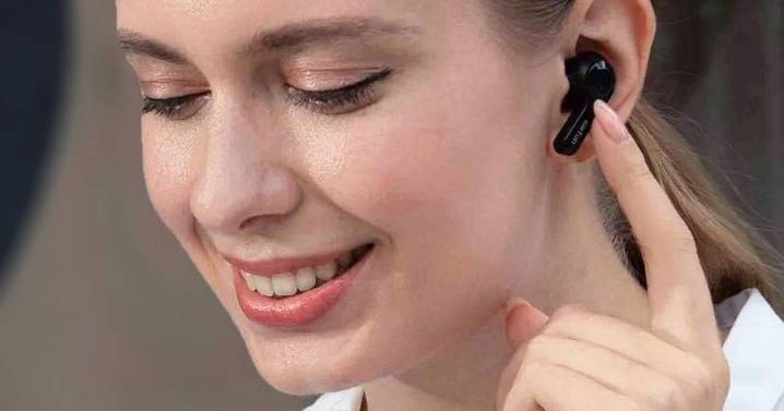 Thousands snap up Amazon's 'incredible' £32 earbuds 'better than Apple Airpods'