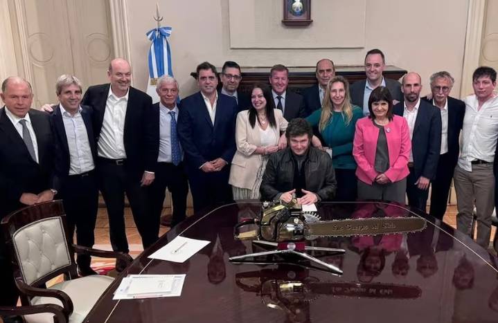 Sin contar las coimas | La confianza en el gobierno de Milei registró su peor nivel desde diciembre