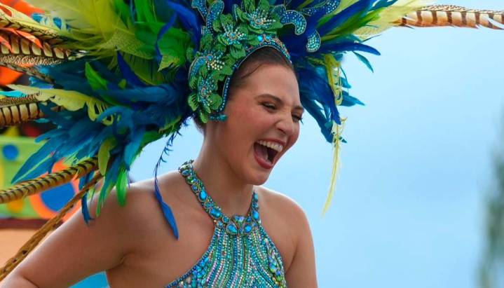 Reina Michelle Char lideró representación del Carnaval en Fiestas de la Cosecha, en Pereira