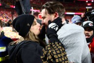 Taylor Swift, Travis Kelce announce engagement
