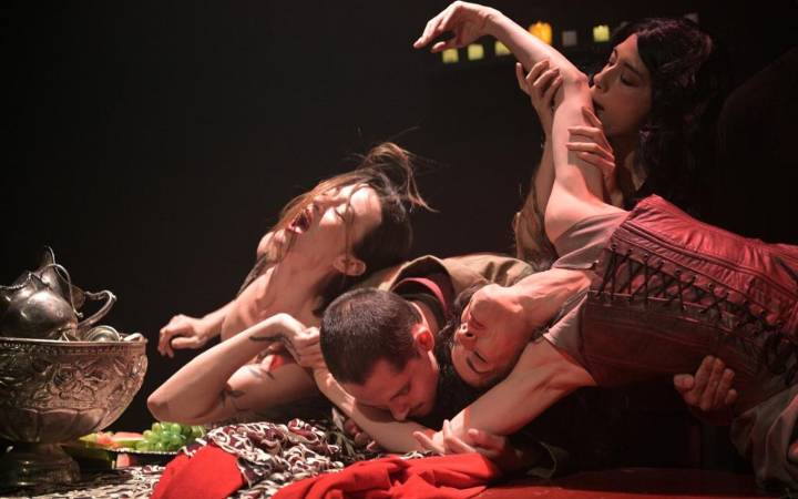 Danza, erotismo y horror: La reinterpretación teatral de Drácula con perspectiva feminista