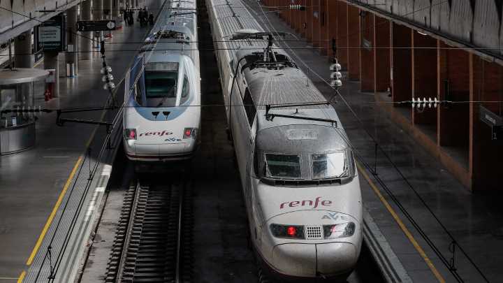 Un incendio suspende la circulación de trenes de alta velocidad en el tramo que une Madrid con Barcelona y Pamplona