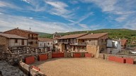 El precioso pueblo de Salamanca con piscina natural y un sendero lleno de obras de arte que no te puedes perder