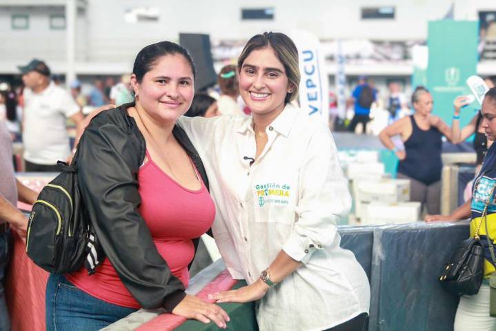 Alcaldía entrega más de 790 ayudas a familias afectadas por las lluvias en Santa Marta