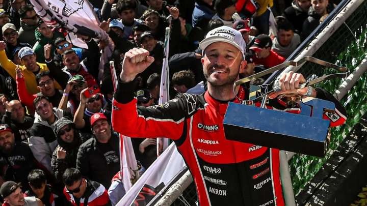 TC: Canapino ganó y celebró con su gente en Buenos Aires